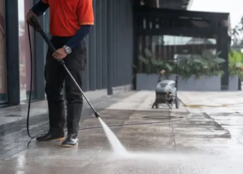 How Power Washing Supports Renovation Projects