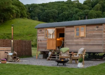 Shepherds Huts in Small Gardens