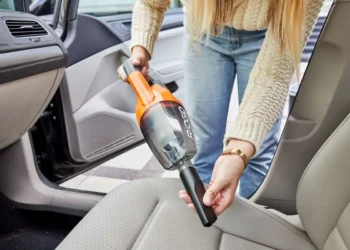 How to Use a Car Vacuum Cleaner