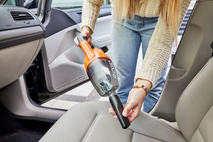 How to Use a Car Vacuum Cleaner