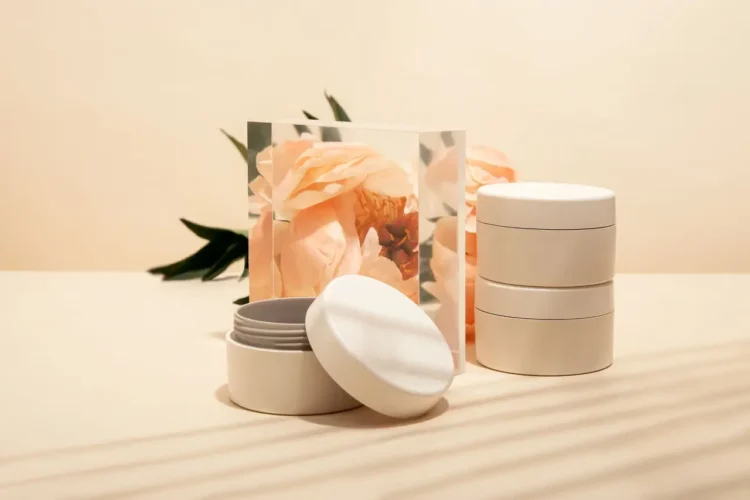 Sustainable Elegance: Glass Cosmetic Containers for Natural Products